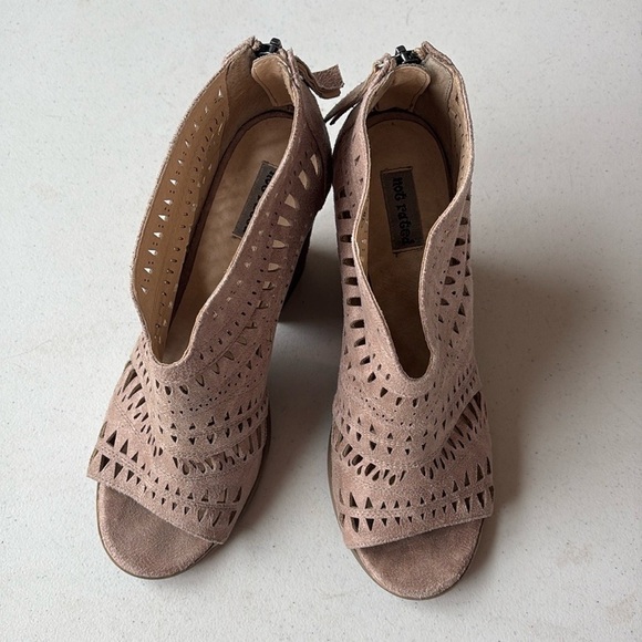 Not Rated Groove Thang Peep Toe Shoe Size 10 - Picture 3 of 9